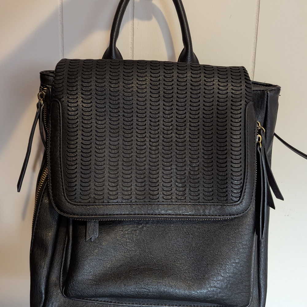 Antik Kraft Textured Black Backpack